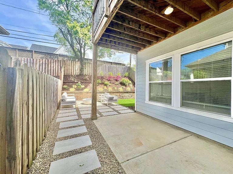 413 Belton St #413 BELTON ST — Photo 43