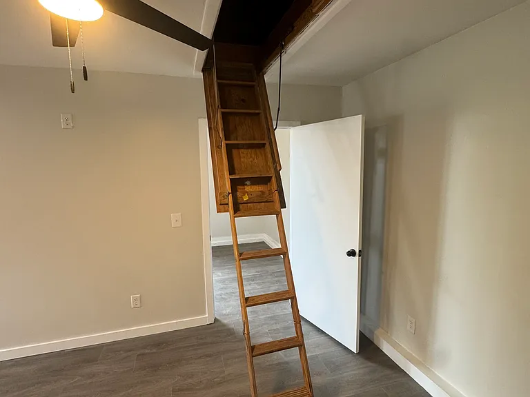 560 Hillside Ter #2 — Photo 18