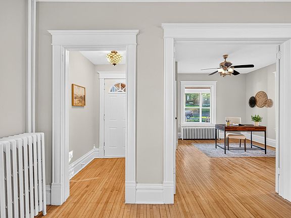 5th image of 627 Locust St