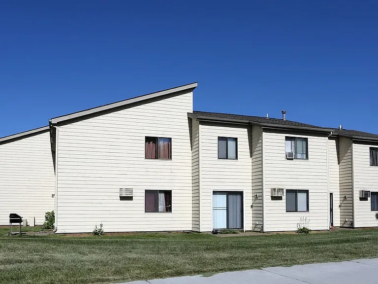 Victoria Townhomes — Photo 2