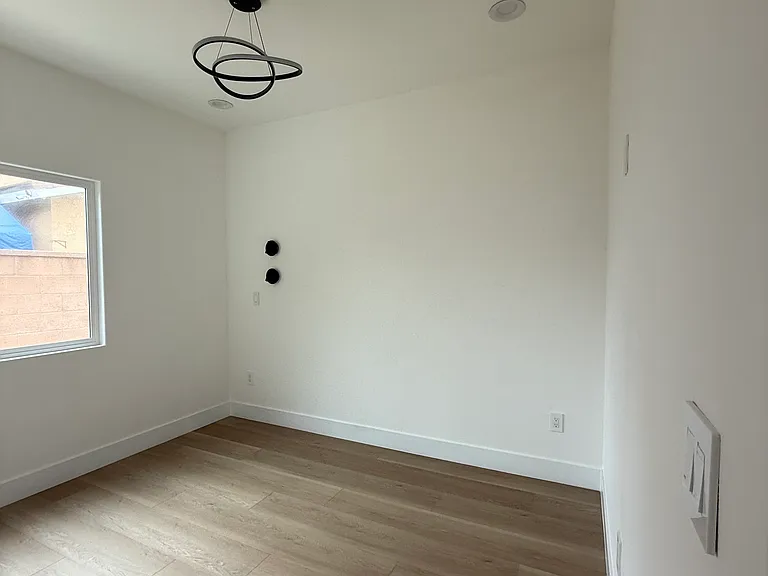 612 1/2 Sylvan St S — Photo 6