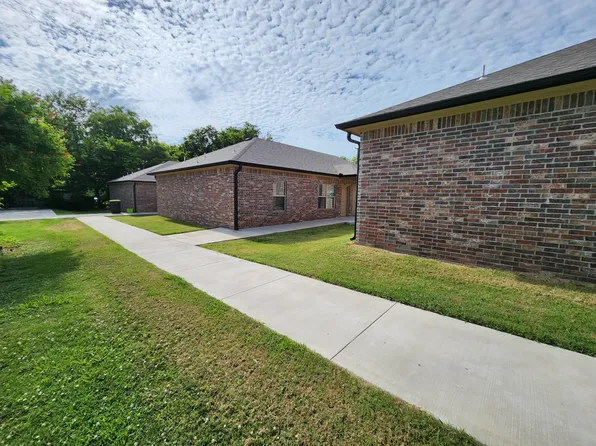 416 E 13th St, Ada, OK 74820