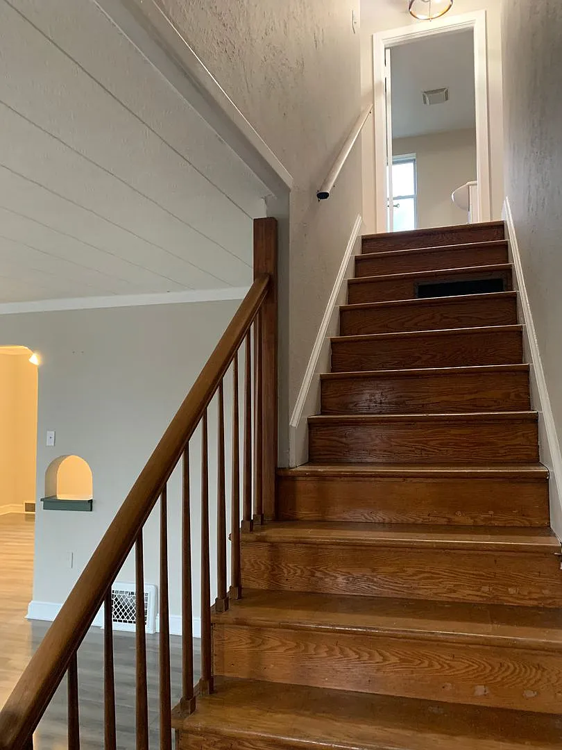 3 Bedroom 1.5 Bath House, Finished Basement, Garage-Suburban SD — Photo 4