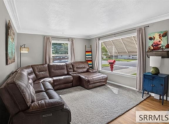 3rd image of 754 Dogwood St