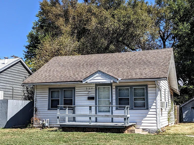 952 N Terrace Dr — Photo 1