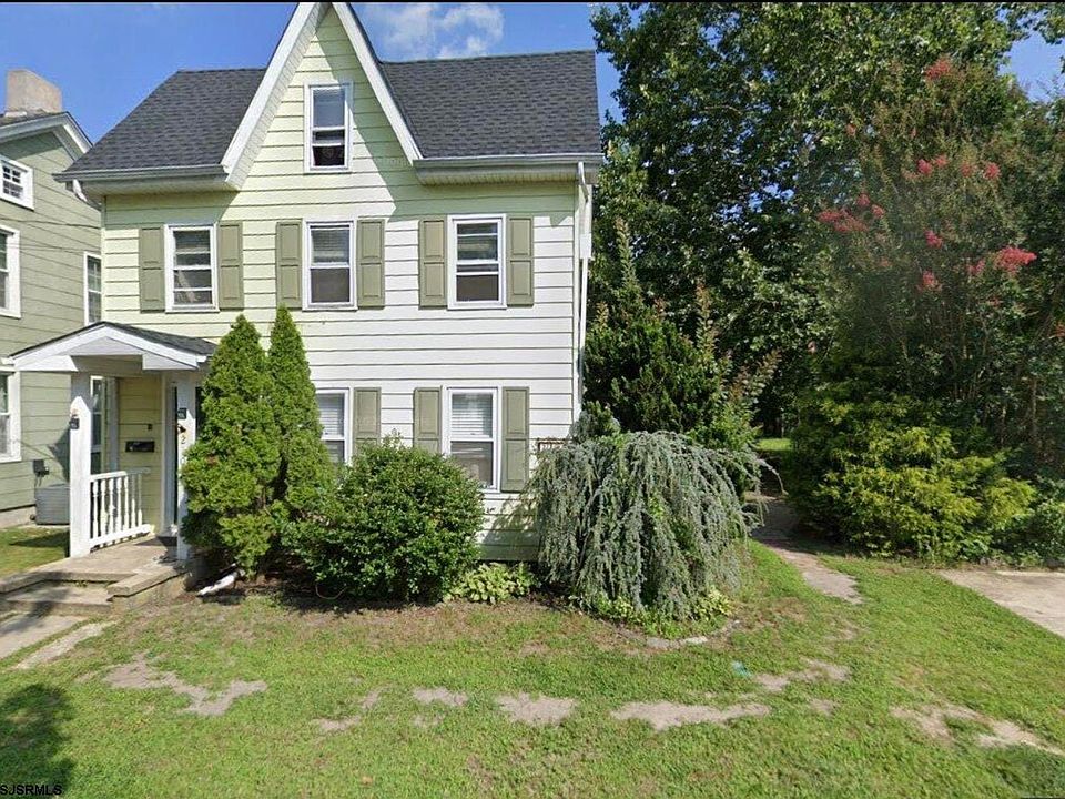 1st image of 210 Hanthorn St #B