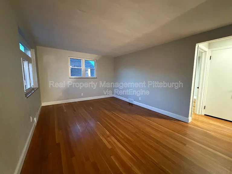 1053 Edward Dr — Photo 7