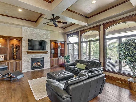 5th image of 1001 E Waterview Dr