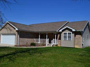 123 Woodridge Dr, Mineral Wells, WV 26150