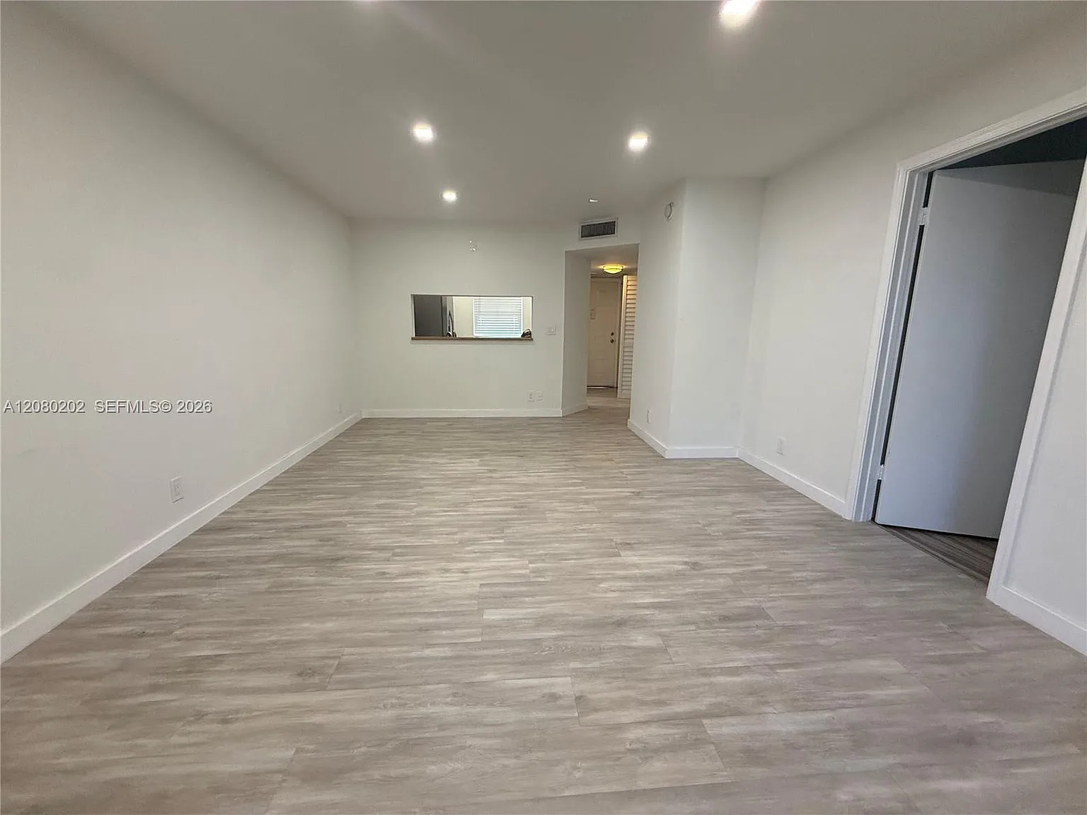 Palm Village Condo — Photo 4