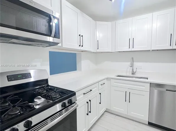 6890 N Kendall Dr APT B204, Pinecrest, FL 33156