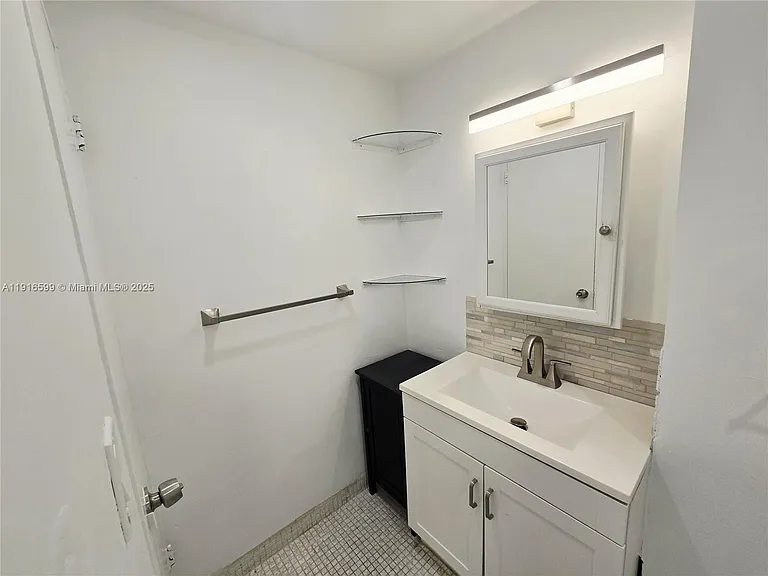 800 West Ave #528 — Photo 13