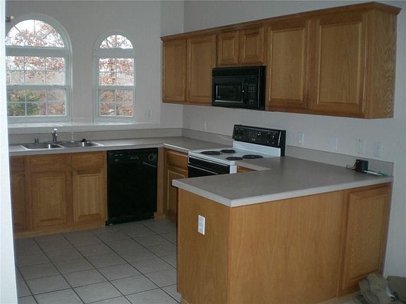 4th image of 12 Heather Dr