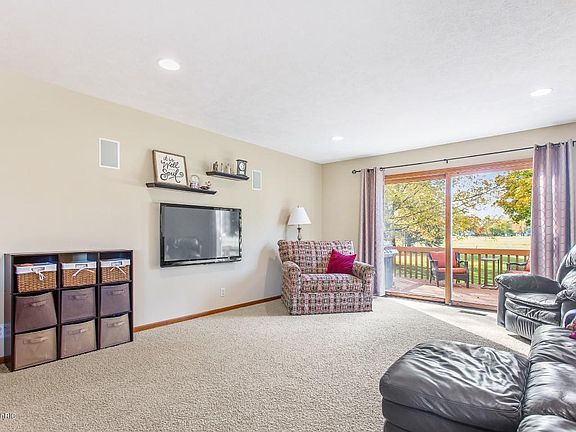 2nd image of 2487 Meadow Dr