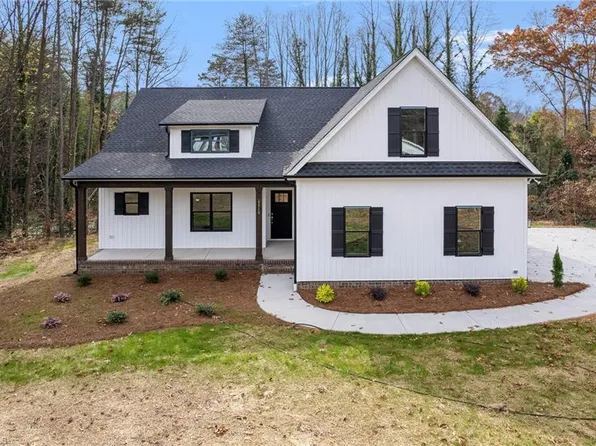 2218 Vienna Dozier Rd, Pfafftown, NC 27040