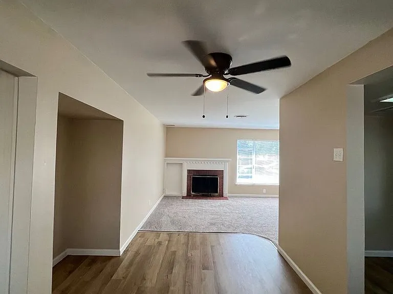210 Irene St — Photo 4