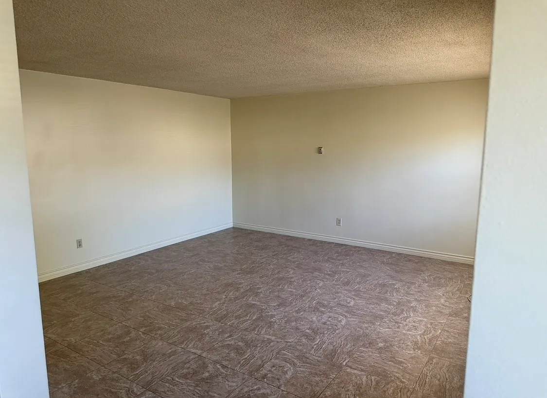 2301 Mountain Ave — Photo 3