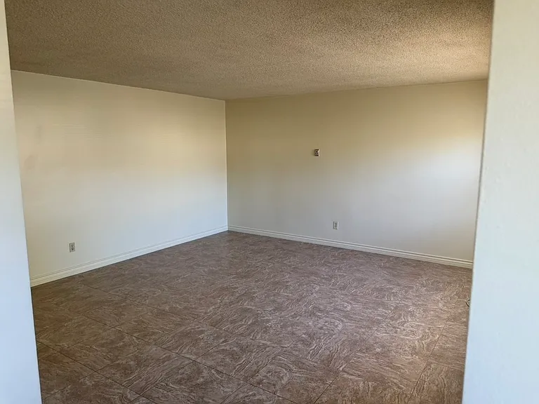 2301 Mountain Ave — Photo 3