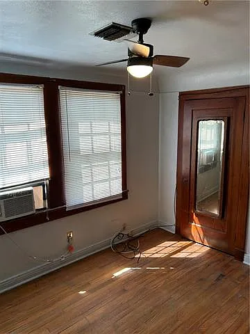 2 bed, 1.0 bath, 900 sqft, $1,200 — Photo 4