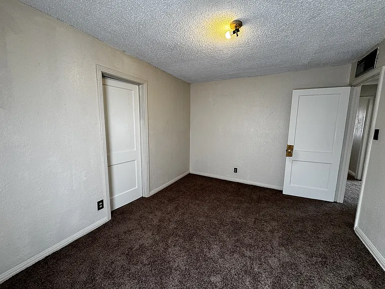 4220 Broaddus Ave — Photo 10