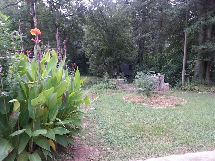 2nd image of 1118 Fayetteville Rd