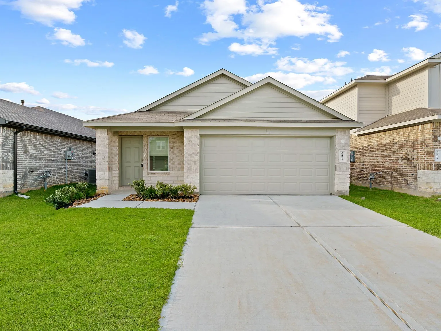 3 bed, 2.0 bath, 1539 sqft, $2,100 — Photo 2