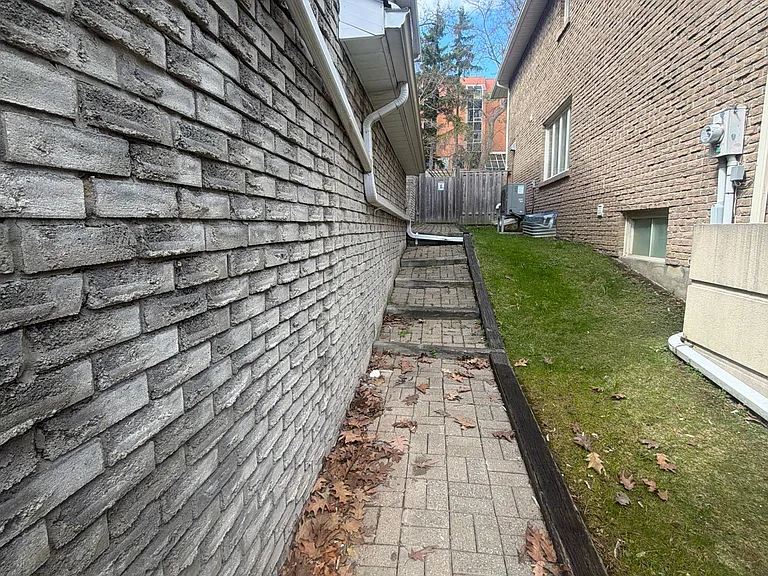 6 Equestrian Ct #BASEMENT — Photo 3