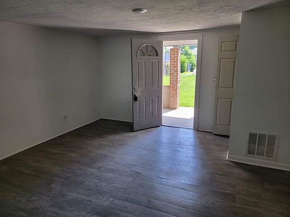 3rd image of 2914 Allen Ave