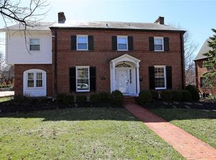 7412 York Dr, Saint Louis, MO 63105