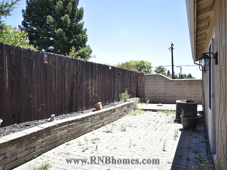133 Marinette Ct — Photo 18