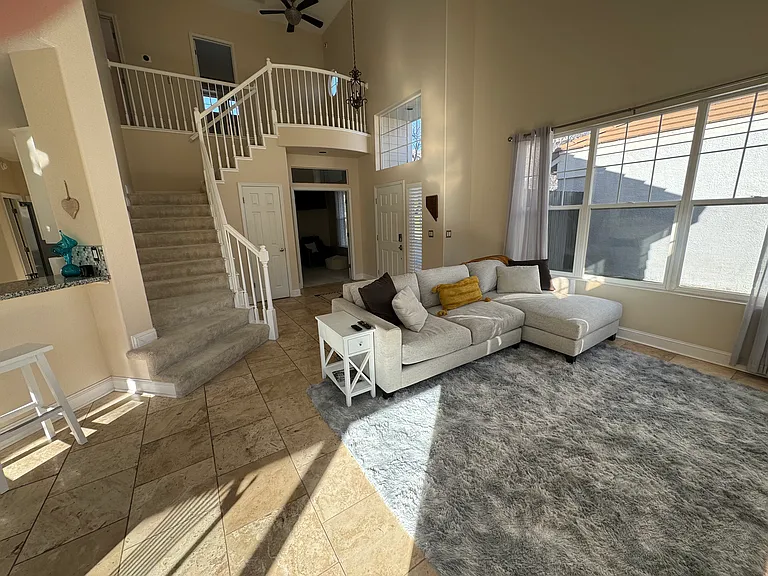 1237 Tule Dr — Photo 2