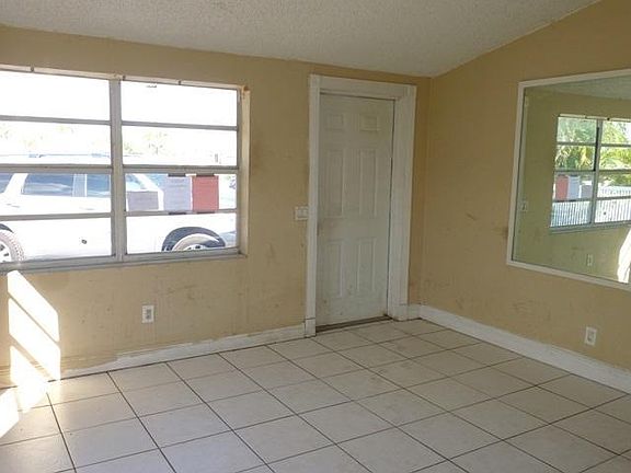 4th image of 4730 10th Ave N