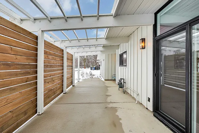 2649 Crawford Ave — Photo 3