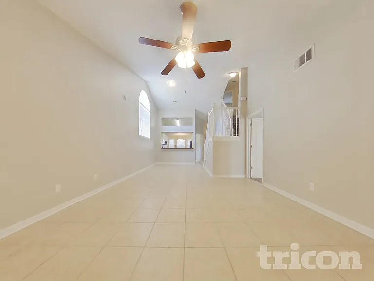 1627 Chatham Cir — Photo 2