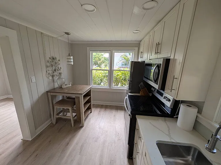 2562 Loma Linda St #R — Photo 13