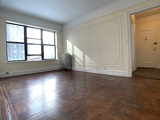 2nd image of 427 E 89th St #J4
