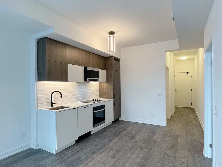 8888 Yonge St #609 — Photo 4