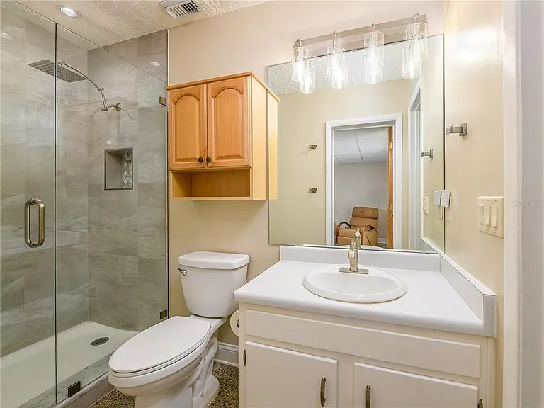 907 Hillside Ter — Photo 18