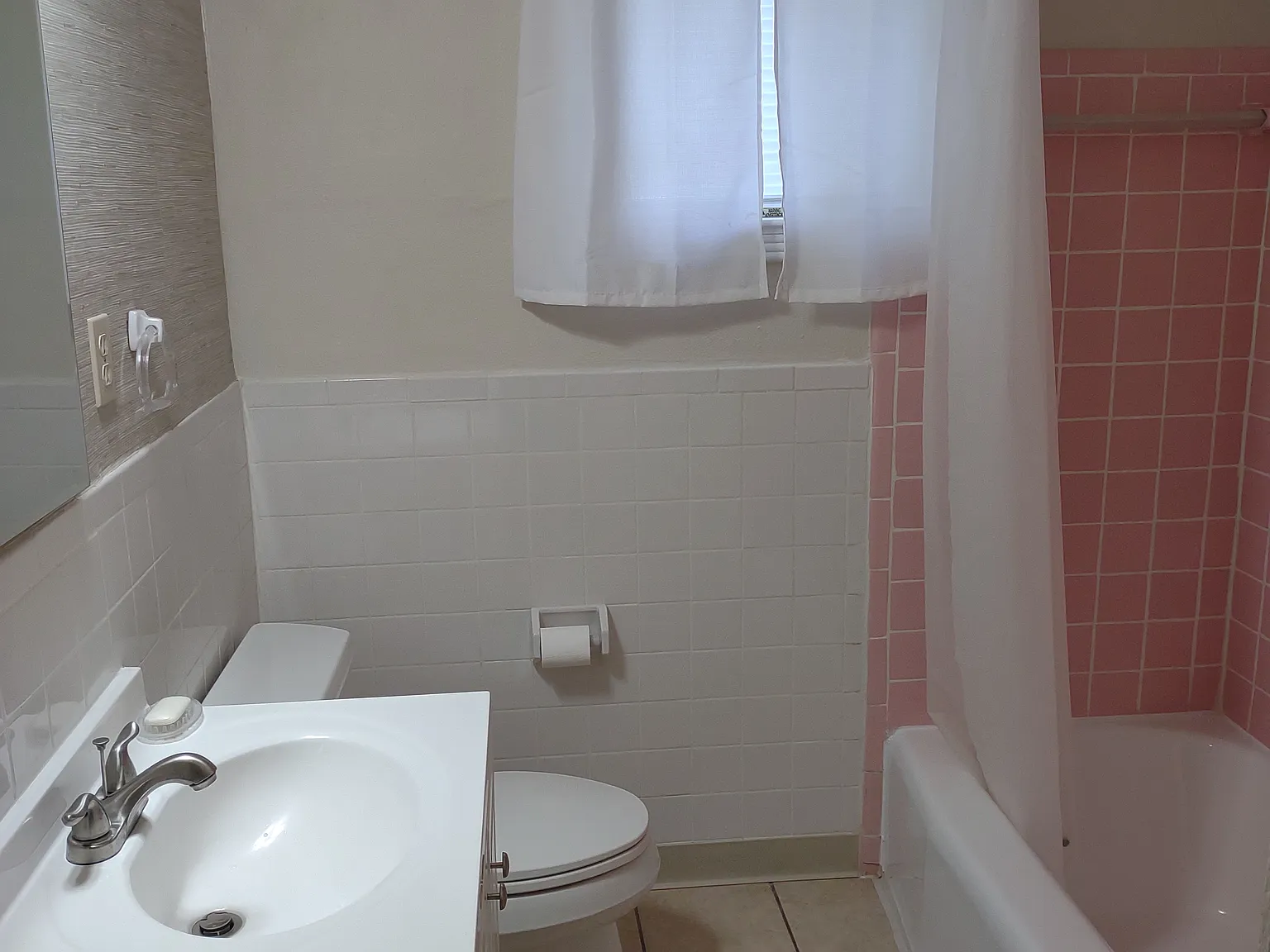 3 bed, 1802 sqft, $1,900 — Photo 2