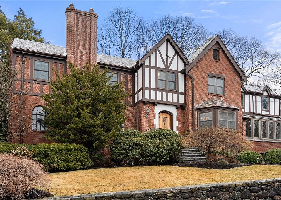 1st image of 17 Lancaster Rd