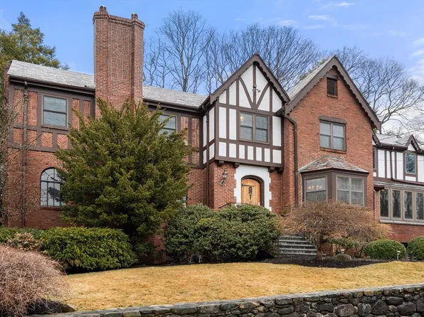 17 Lancaster Rd, Newton, MA 02458