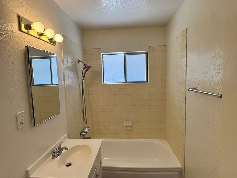 3951 Howard Ave — Photo 16