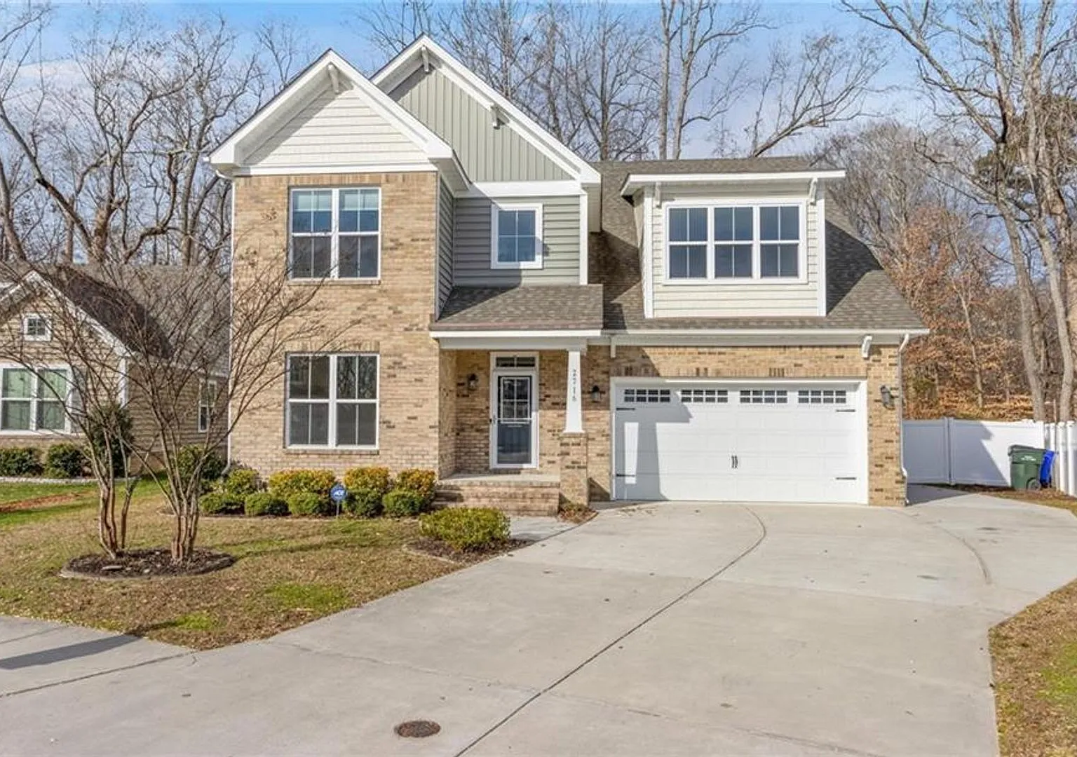 6 Bedroom 3 Bath home with over 3400sqft in Suffolk. Available 10/1 — Photo 1