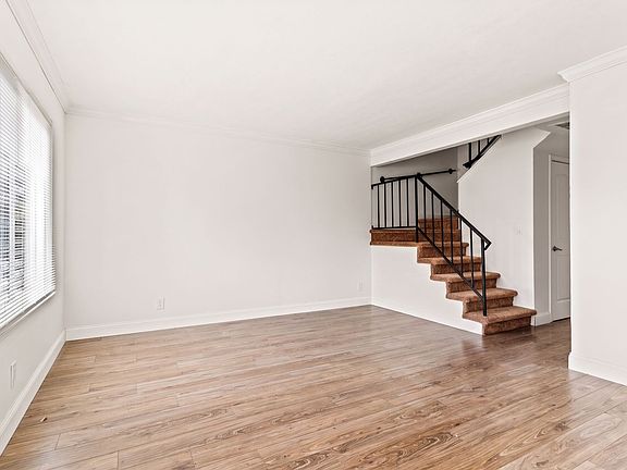 2nd image of 4905 Bridgepointe Pl