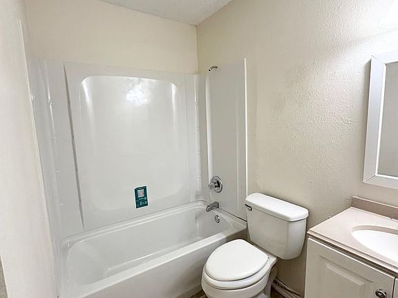 5th image of 1724 E Pine Ave