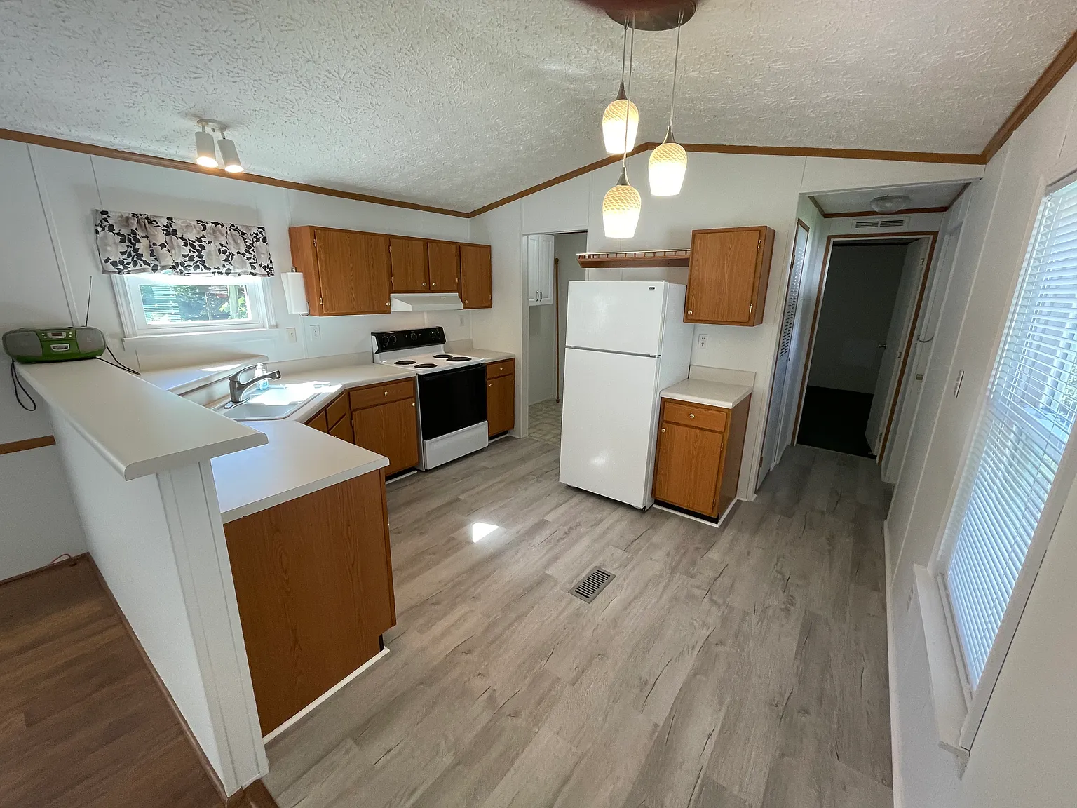 2 bed, 900 sqft, $1,100 — Photo 3