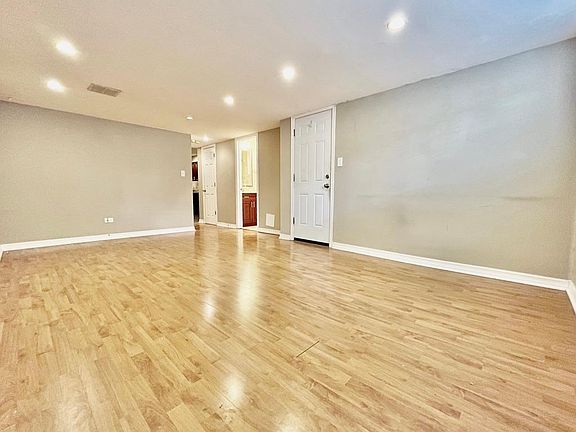5th image of 2218 W Augusta Blvd #G