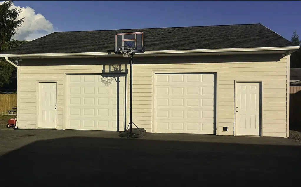 3 bed, 1.5 bath, 1100 sqft, $2,250 — Photo 3