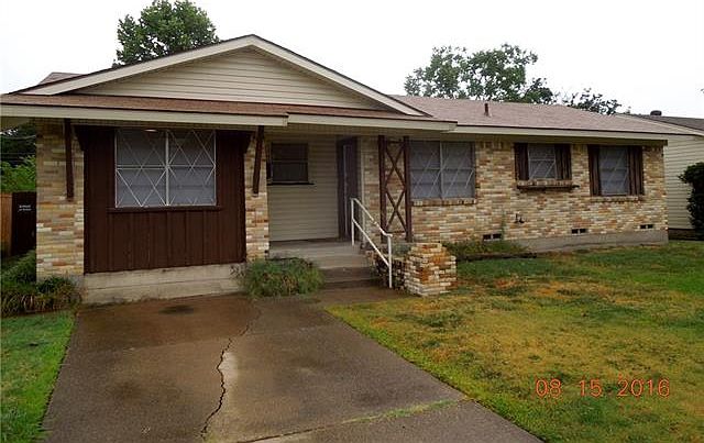 1st image of 2318 Lagoon Dr