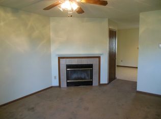 629 NE English Manor Dr APT A, Lees Summit, MO 64086